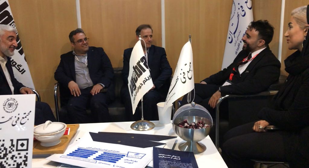 سارا زینالی میلاد مساوات در نمایشگاه کیش اینوکس 2025